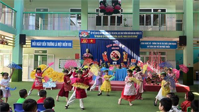 🌺🌺  ngày hội bé vui đón xuân tiết mục múa quạt  long phụng sum vầy  - lá 2 biểu diễn 🌺🌺