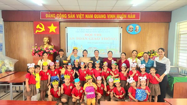 Hội thi “ An toàn giao thông” cho trẻ khối Lá