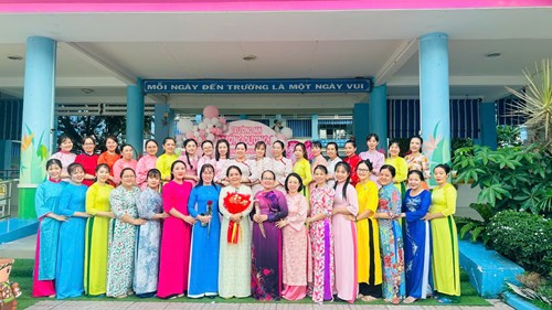 Họp mặt kỷ niệm 115 năm Ngày Quốc tế phụ nữ (08/3/1910-08/3/2025) và Sơ kết phong trào thi đua   Giỏi việc nước- Đảm việc nhà  năm 2024