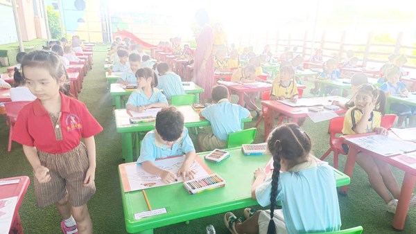 Hội thi  nét vẽ xanh  hướng đến chào mừng kỷ niệm 50 năm ngày giải phóng miền nam thống nhất đất nước năm học 2024-2025.