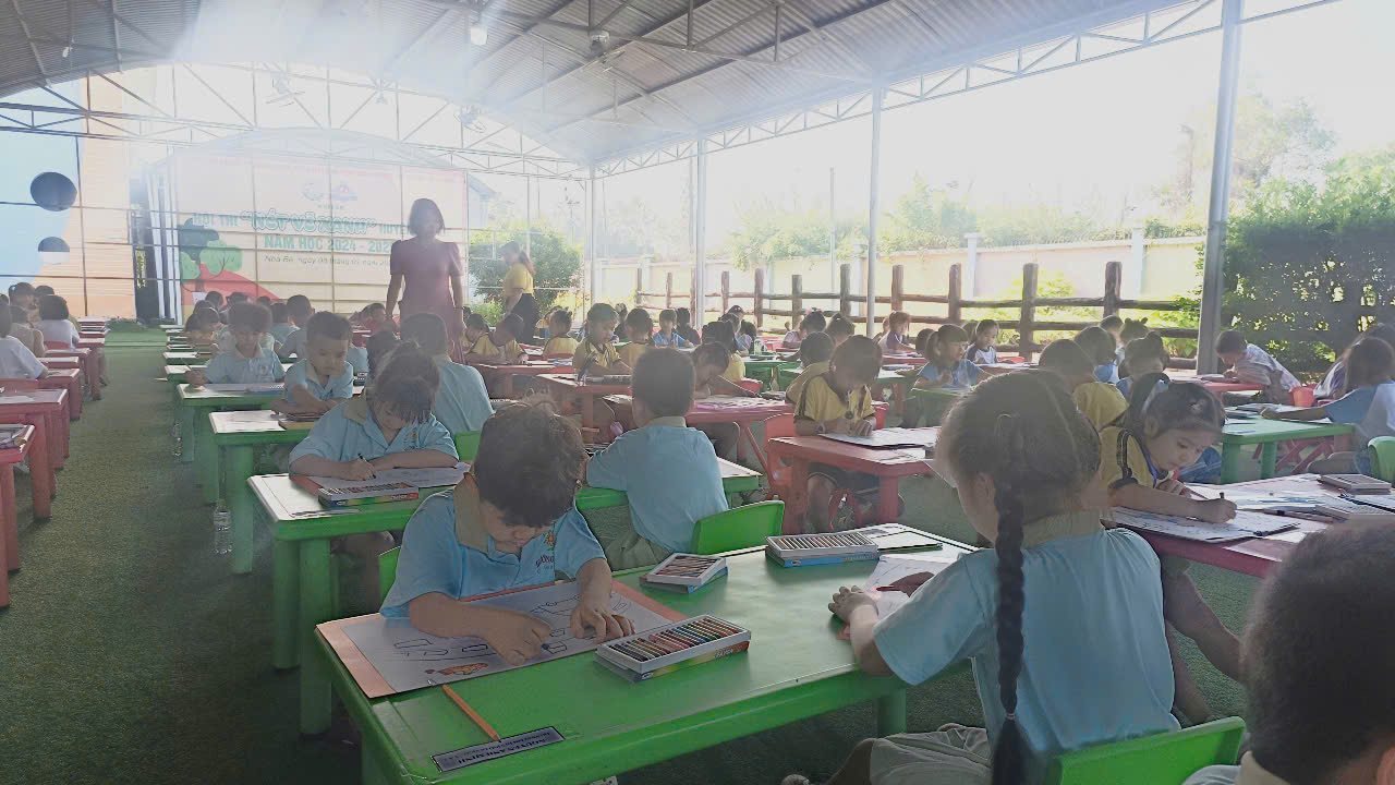 Hội thi  nét vẽ xanh  hướng đến chào mừng kỷ niệm 50 năm ngày giải phóng miền nam thống nhất đất nước năm học 2024-2025.