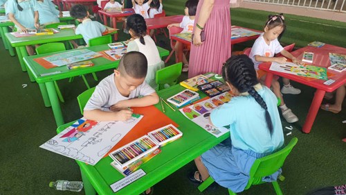 Hội thi  nét vẽ xanh  hướng đến chào mừng kỷ niệm 50 năm ngày giải phóng miền nam thống nhất đất nước năm học 2024-2025.