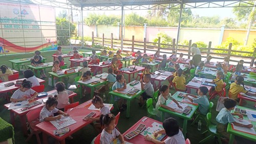 Hội thi  nét vẽ xanh  hướng đến chào mừng kỷ niệm 50 năm ngày giải phóng miền nam thống nhất đất nước năm học 2024-2025.