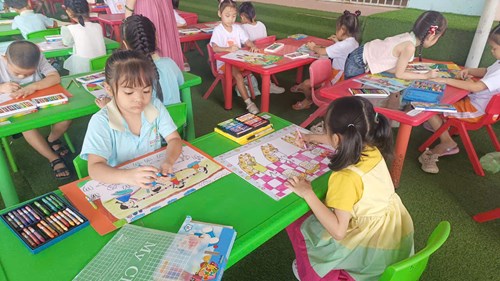 Hội thi  nét vẽ xanh  hướng đến chào mừng kỷ niệm 50 năm ngày giải phóng miền nam thống nhất đất nước năm học 2024-2025.