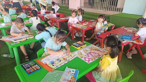 Hội thi  nét vẽ xanh  hướng đến chào mừng kỷ niệm 50 năm ngày giải phóng miền nam thống nhất đất nước năm học 2024-2025.