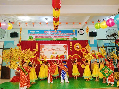 Các bé trường Mầm non Kim Đồng đã tham gia văn nghệ  Vui xuân Ất tỵ  với các tiết mục vui tươi và đầy ý nghĩa vào sáng nay, ngày 21/01/2025.