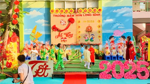 Sự đầu tư và sáng tạo của các giáo viên đã tạo nên những tiết mục văn nghệ thật dễ thương.