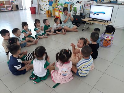 Khám Phá Thế Giới Máy Bay Cùng Các Bé Lớp Nhà Trẻ! ✈️