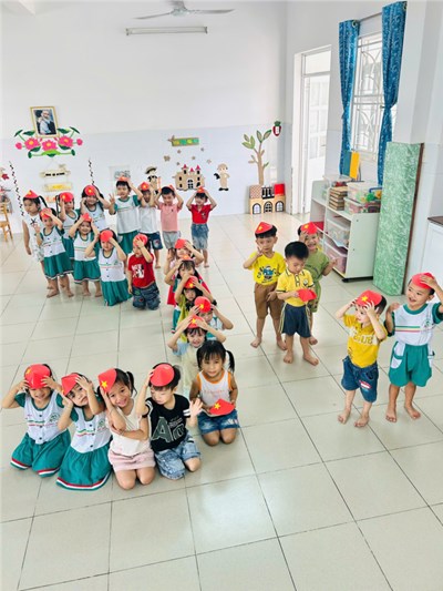 Tạo hình: chiếc mũ yêu thương