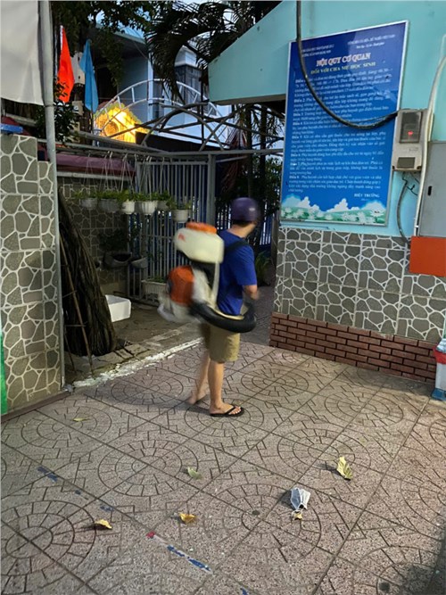 Chiều 16/02/2025 TRƯỜNG MN MĂNG NON phun thuốc diệt muỗi phòng tránh các dịch bệnh do muỗi gây ra