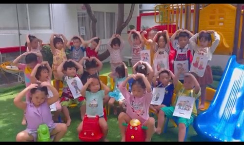 Giờ học tiếng anh thú vị của các bé Mầm non Misa