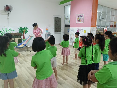 Thao giảng bước 3 chuyên đề   Tổ chức hoạt đông âm nhạc  lớp Lá