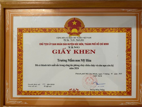 Trường Mầm non Mỹ Hòa nhận giấy khen đơn vị đã có thành tích xuất sắc trong công tác chữa cháy và cứu nạn cứu hộ năm 2024