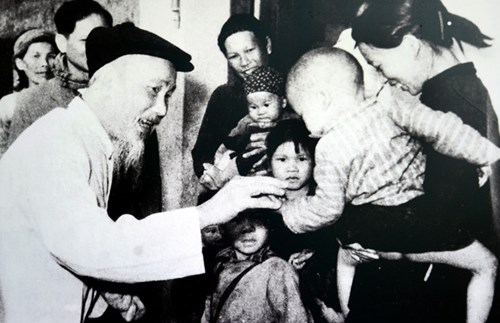 Chuyện Bác Hồ mừng Tết Nguyên Đán