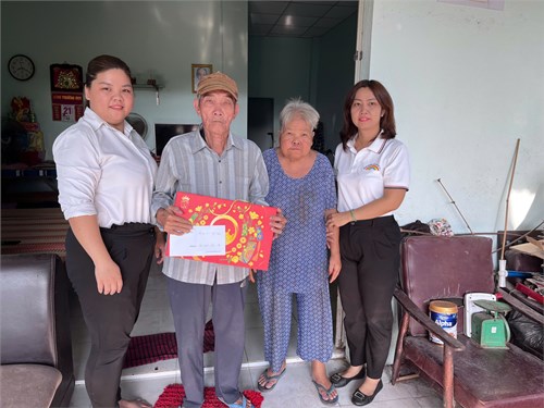 Chi bộ Mầm non Mỹ Hoà thăm gia đình có hoàn cảnh khó khăn nhân dịp Xuân Ất Tỵ 2025