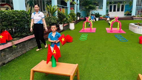 Hoạt động Chào mừng 50 năm Giải phóng Miền Nam thống nhất đất nước (30/4/1975-30/4/2025) của các bé nhóm 25 - 36 tháng
