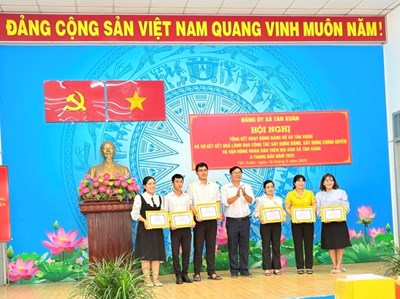 Hội nghị tổng kết hoạt động Đảng bộ xã Tân Xuân