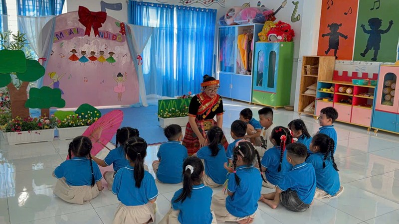 Hoạt động âm nhạc tiếp cận đa văn hóa lớp 5-6 tuổi (Vành Khuyên 1)
