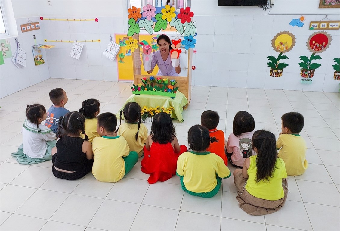 Trường Mầm non Ngọc Lan triển khai chuyên đề cấp huyện với nội dung: “Tổ chức hoạt động phát triển ngôn ngữ cho trẻ mầm non” với đề tài: “Cáo thỏ và gà trống”