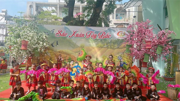 Lễ hội  Xuân Tây Bắc - Mầm non Nhật Quỳnh 