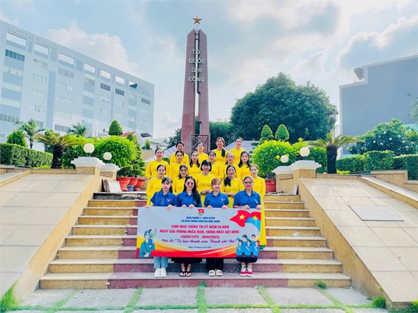 Dâng hương tưởng nhớ các Anh hùng Liệt sĩ nhân kỉ niệm 50 năm Ngày giải phóng miền Nam, thống nhất đất nước