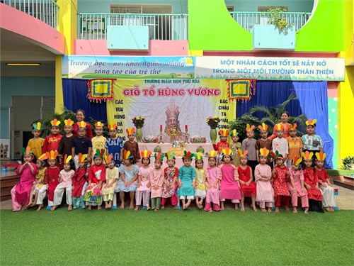 Các bé lớp Lá 2 trường MN Phú Hòa tham gia Lễ Giỗ Quốc tổ Hùng Vương