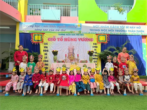 Các bé lớp Mầm 2 trường MN Phú Hòa tham gia Lễ Giỗ Quốc tổ Hùng Vương