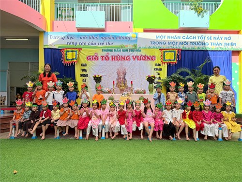 Các bé lớp Chồi 2 trường MN Phú Hòa tham gia Lễ Giỗ Quốc tổ Hùng Vương
