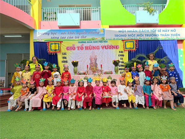 Các bé lớp Chồi 3 trường MN Phú Hòa tham gia Lễ Giỗ Quốc tổ Hùng Vương