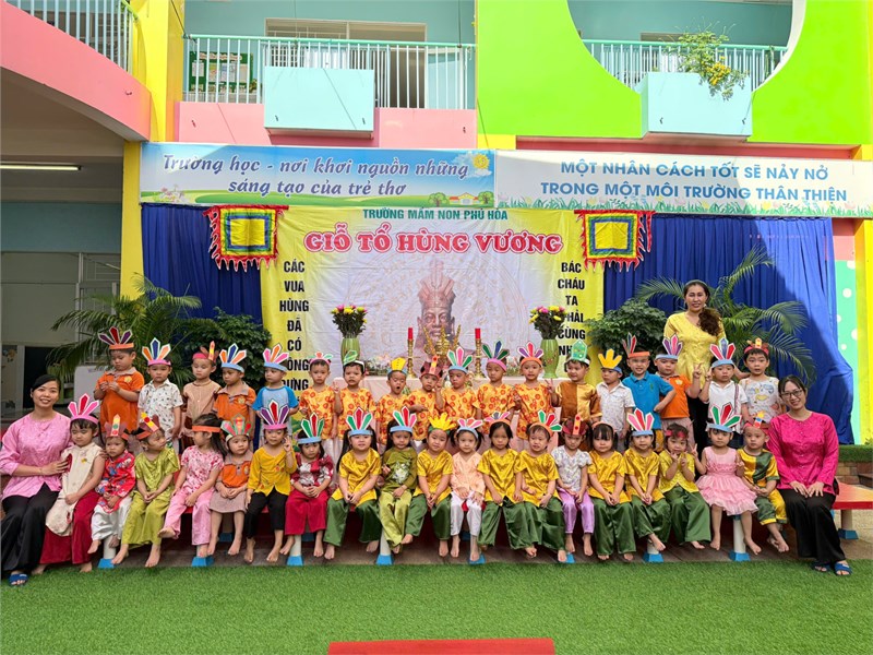 Các bé lớp Mầm 1 trường MN Phú Hòa tham gia Lễ Giỗ Quốc tổ Hùng Vương