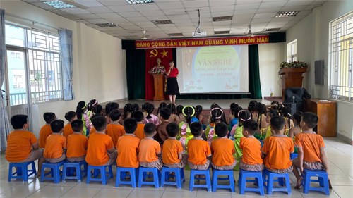 Các bé trường MN Phú Hòa tham gia văn nghệ mừng sinh nhật Bác Hồ