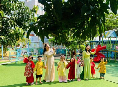 Hưởng ứng tuần lễ áo dài