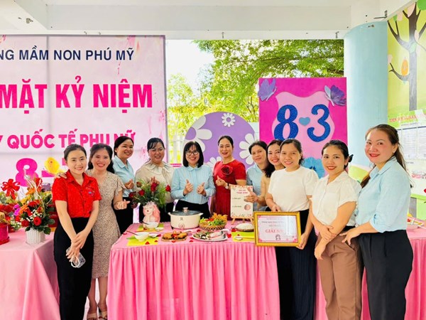 🍂🍂🌷🌷🌷Trường Mầm non Phú Mỹ đã tổ chức họp mặt kỉ niệm nhân Ngày Quốc Tế Phụ nữ 8/3.
