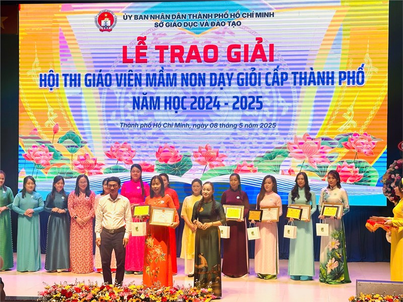 Chúc mừng Cô Phạm Thị Thanh Tuyền (Giáo viên lớp Lá 2) đã xuất sắc đạt Giải Nhì Hội thi  Giáo viên mầm non dạy giỏi  Cấp Thành phố năm học 2024 - 2025