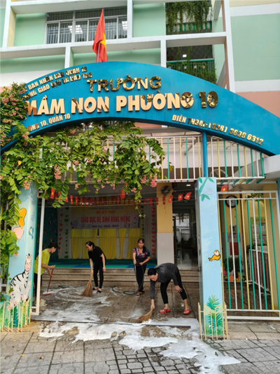 Trường mầm non Phường 10 thực hiện tổng vệ sinh toàn trường trước khi nghỉ Lễ kỷ niệm 50 năm ngày Giải phóng miền Nam thống nhất đất nước (30/4/1975 - 30/4/2025)