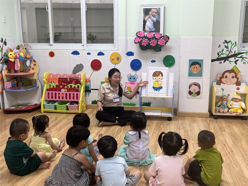 Hoạt động Khám phá các bộ phận trên cơ thể bé của nhóm Nhà trẻ 25-36 tháng