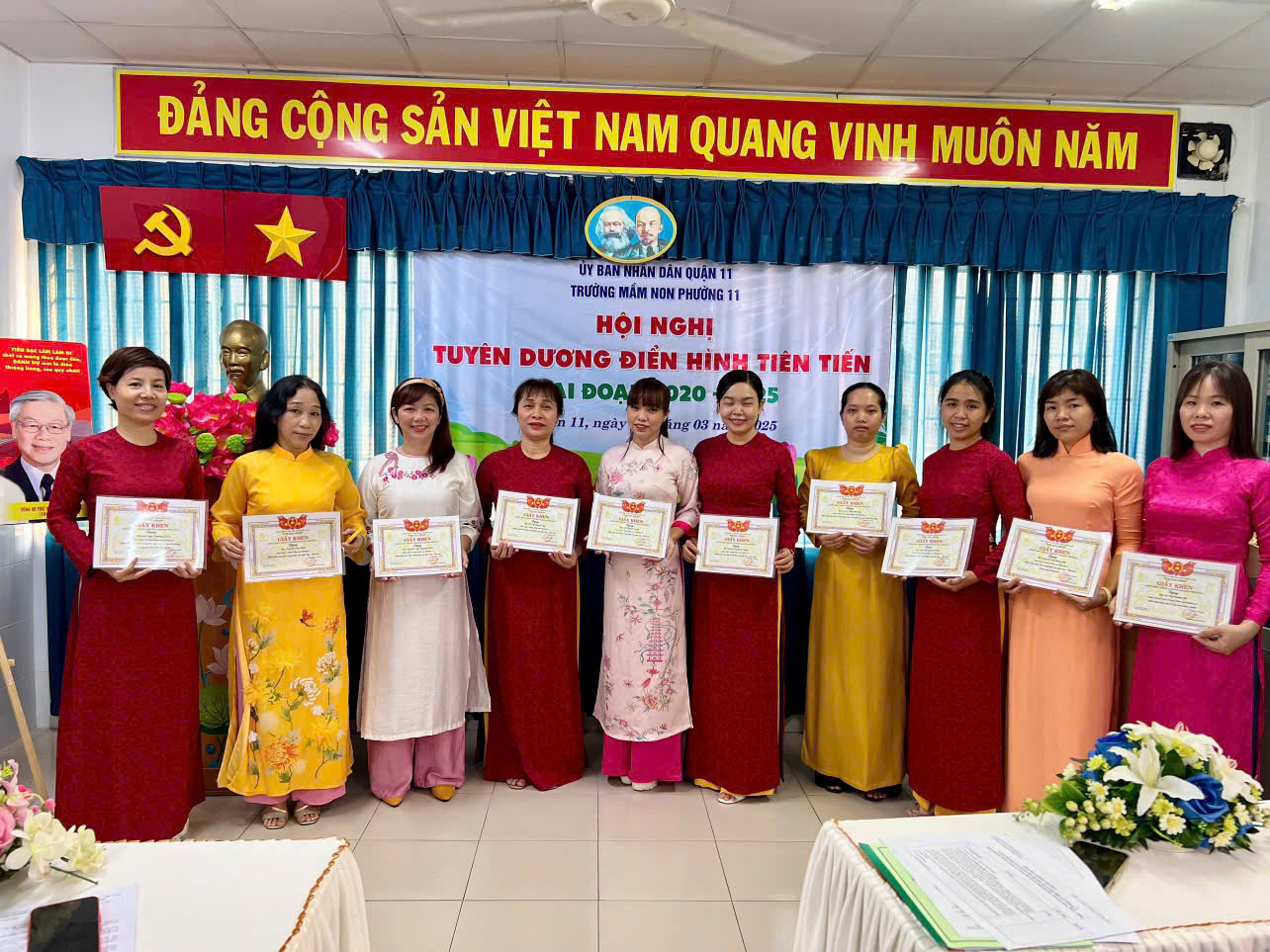 Hội nghị tuyên dương điển hình tiên tiến