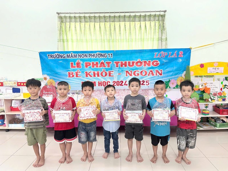 Lễ phát thưởng bé khỏe - ngoan năm học 2024-2025 lá 2