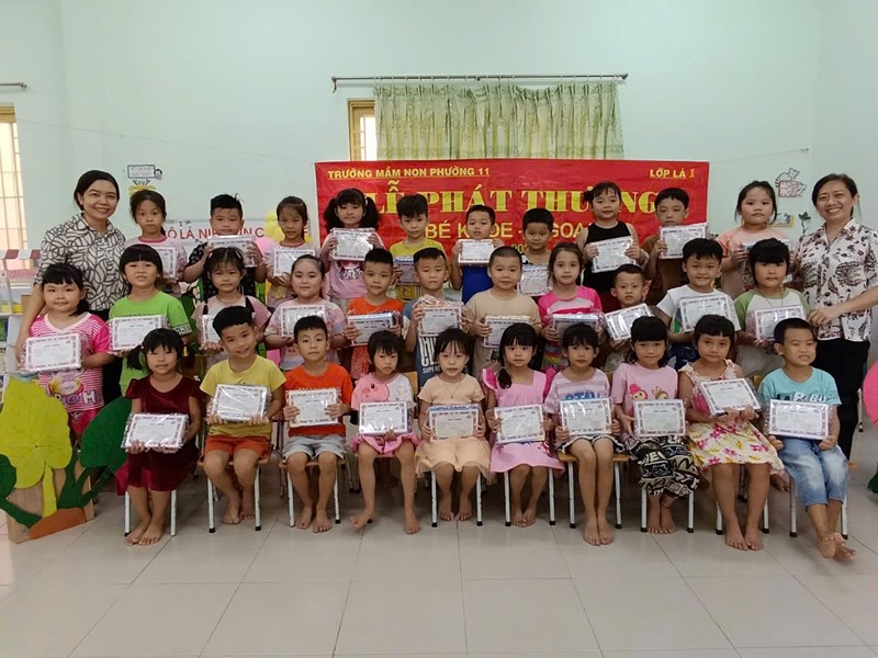 Lễ phát thưởng bé khỏe - ngoan năm học 2024-2025 lớp lá 1