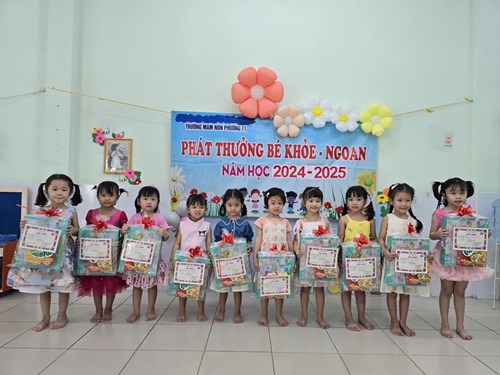 Lễ phát thưởng bé khỏe - ngoan năm học 2024-2025 lớp mầm 2