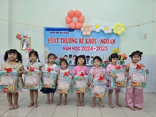 Lễ phát thưởng bé khỏe - ngoan năm học 2024-2025 lớp mầm 1