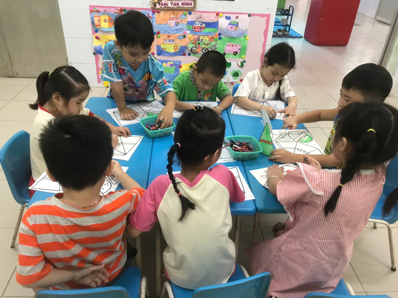 Lớp chồi 1: tạo hình chú bộ đội chào mừng kỷ niệm 50 năm ngày giải phóng miền nam thống nhất đất nước (30/4/1975-30/4/2025)