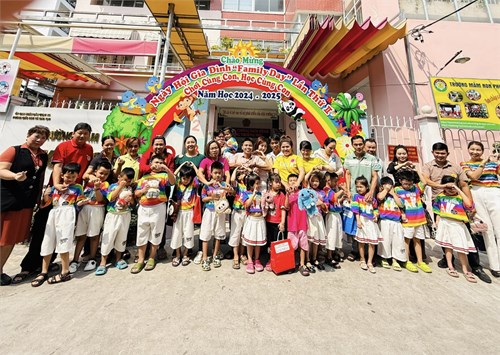 Ngày quốc tế hạnh phúc 20/3. Một ngôi trường hạnh phúc. Một ngày hội gia đình hạnh phúc