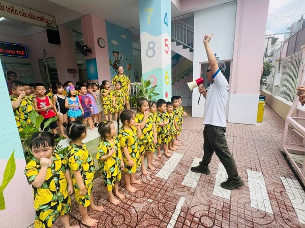 Thứ tư ngày 14/5/2025, trường Mầm non Phường 13 Quận 10 phối hợp với Viện phát triển Khoa học công nghệ Sài Gòn tổ chức  kỹ năng phòng, chống đuối nước cho trẻ  tại trường.