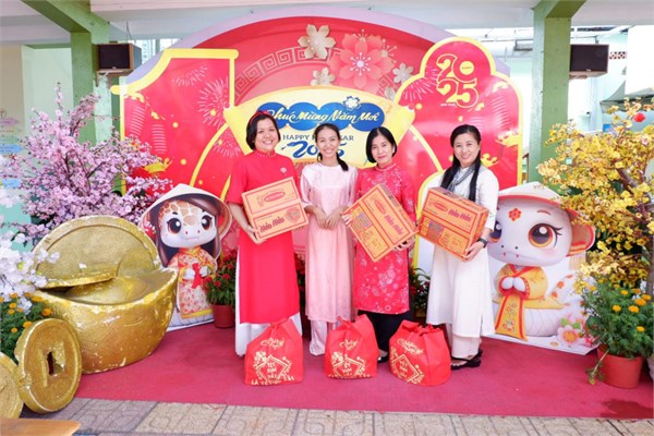🌸🌸MỪNG XUÂN ẤT TỴ 2025🌸🌸🌸
Tết sum vầy là Tết đủ đầy 🥰
