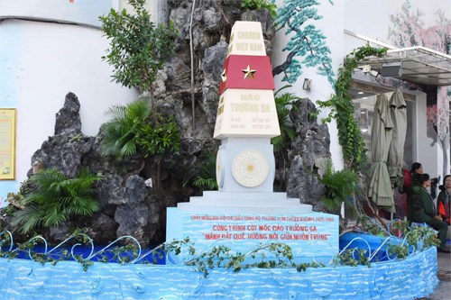 Ngày 10 tháng 01 năm 2025, Cô và các con Trường Mầm Non Phường 1 tham dự Khánh thành công trình cột mốc đảo Trường Sa của đơn vị Phường 1.