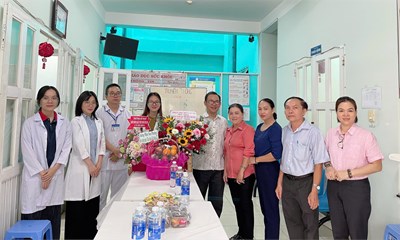 Trường Mầm non Phường 1 thăm và chúc mừng các Y, Bác si Trạm y tế Phường 1, kỷ niệm 70 năm Ngày Thầy thuốc Việt Nam (27/02/1955 - 27/02/2025).