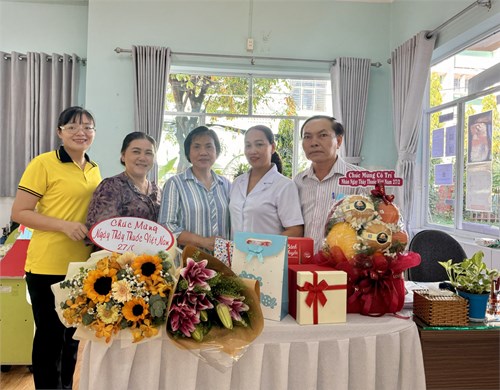 Nhân ngày Thầy thuốc Việt Nam 27/02, Tập thể sư phạm thương chúc Cô Bé Trí - Nhân viên y tế trường và gia đình nhiều sức khỏe, hạnh phúc, công việc hạnh thông và mãi gắn kết cùng trường chăm lo sức khỏe trẻ và đội ngũ.