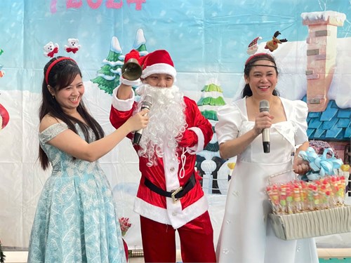 📣📣📣📣Tính toong tình Toong tính 
Noel đến rồi các bạn nhỏ ơi!!!! Cùng nhau đón Giáng sinh với các bạn thật là vui. Chúc các bạn nhận thật nhiều quà của Ông già Noel và cô công chúa tuyết nhé.
