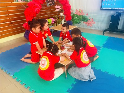 Hoạt động “Lớn lên bé thích làm nghề gì?”